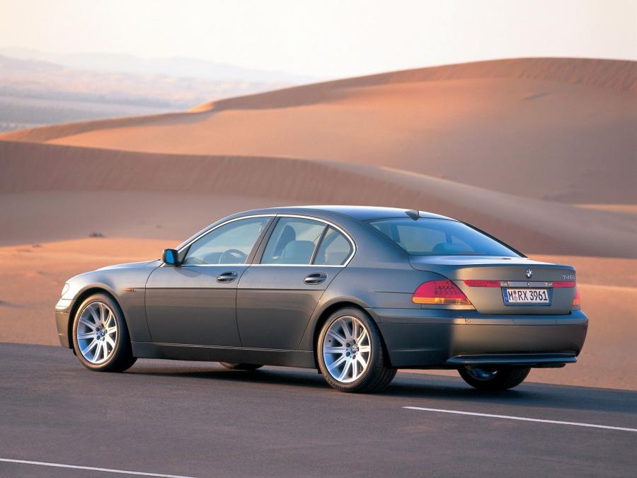 BMW 745i 2001 года  (фото 8 из 14)